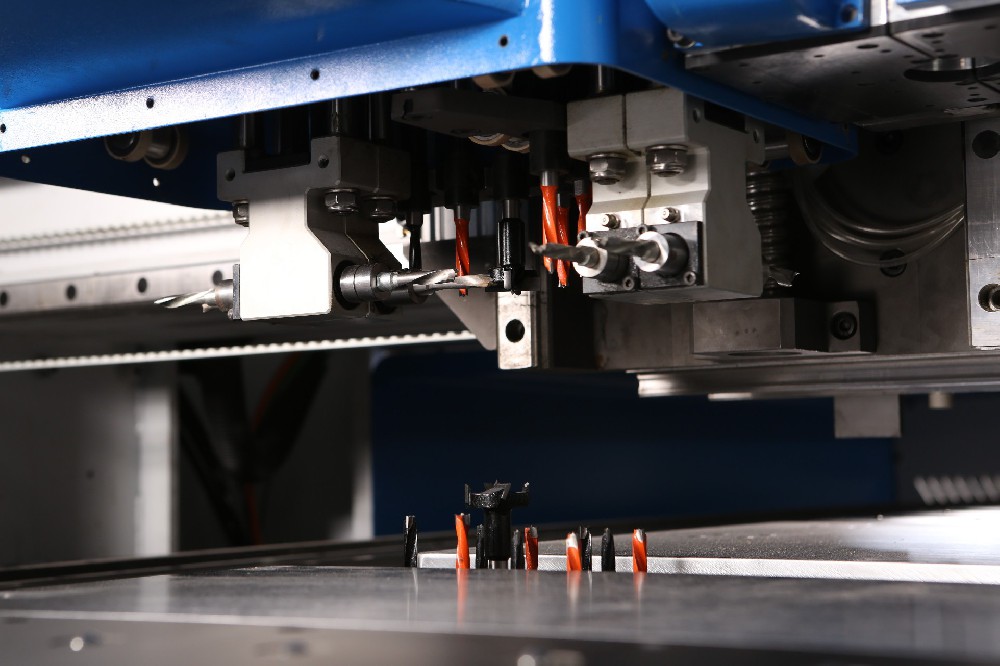 視頻 | 一諾縱橫行業首創雙工位六面鉆